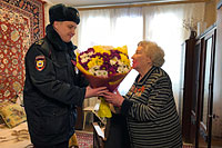 Участковый Очаково-Матвеевское поздравил ветерана Великой Отечественной войны